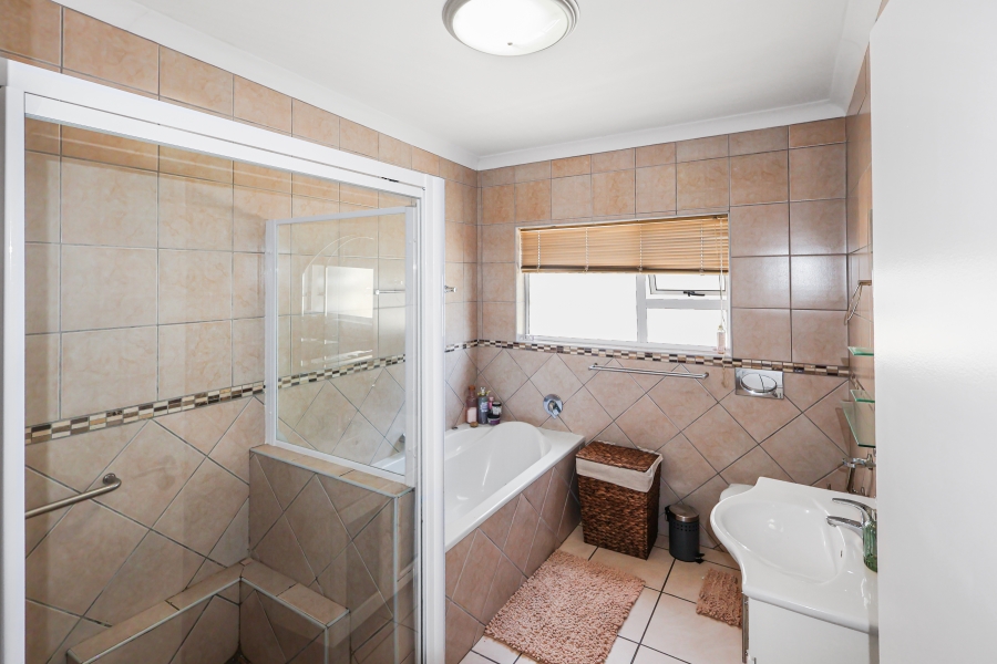 4 Bedroom Property for Sale in Beacon Bay Eastern Cape